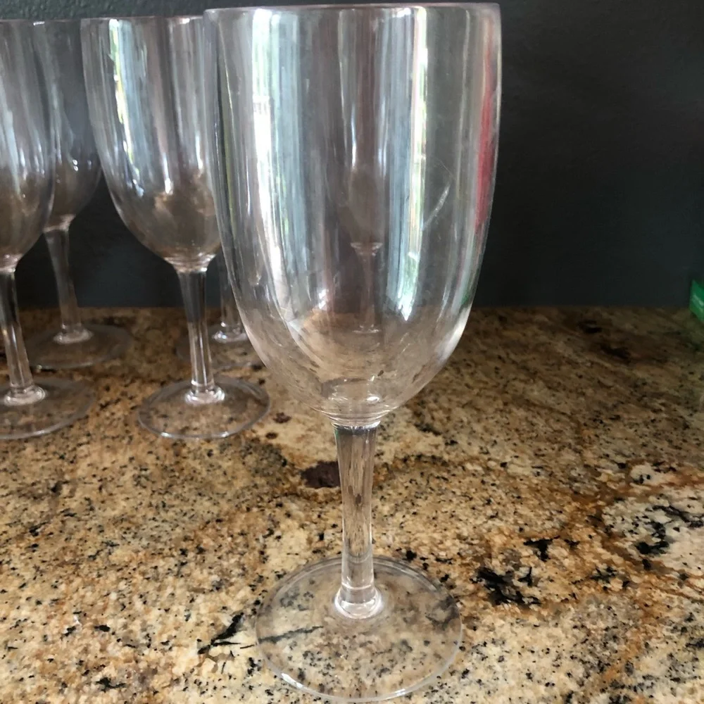 Williams Sonoma NWOT set of 6 acrylic wine glasses